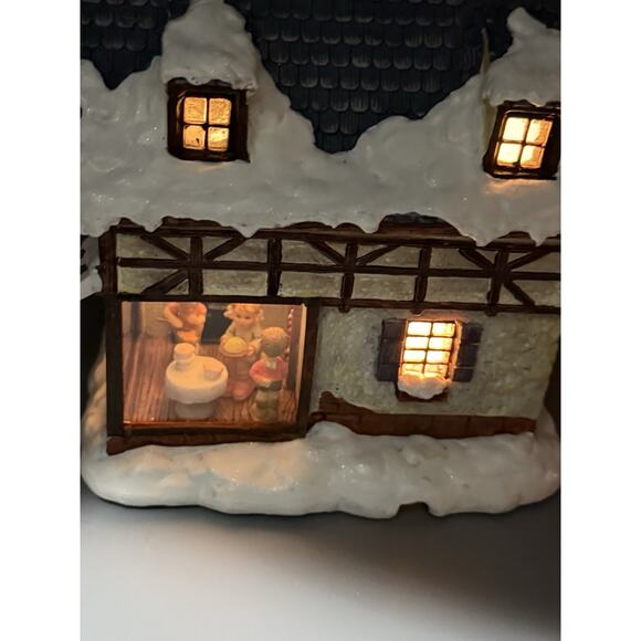 Hawthorne Village Berta Hummel Made With Love Bakery Lighted 2003 - Picture 7 of 9